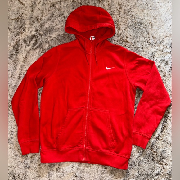 Nike Tops - Nike hoodie 🧡